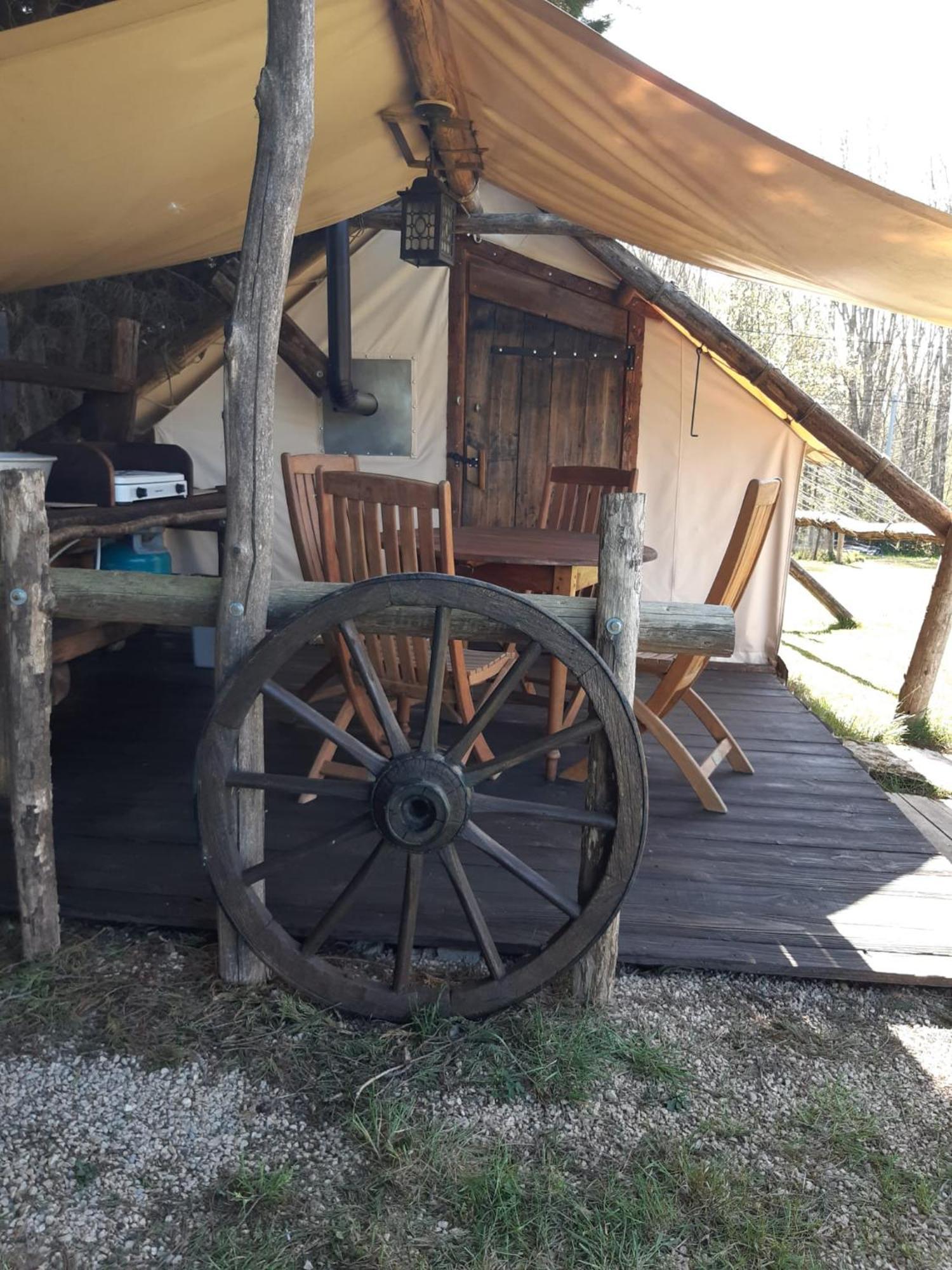 Tente Trappeur Ada, Au Jardin De La Vouivre Saint-Vincent-en-Bresse Εξωτερικό φωτογραφία